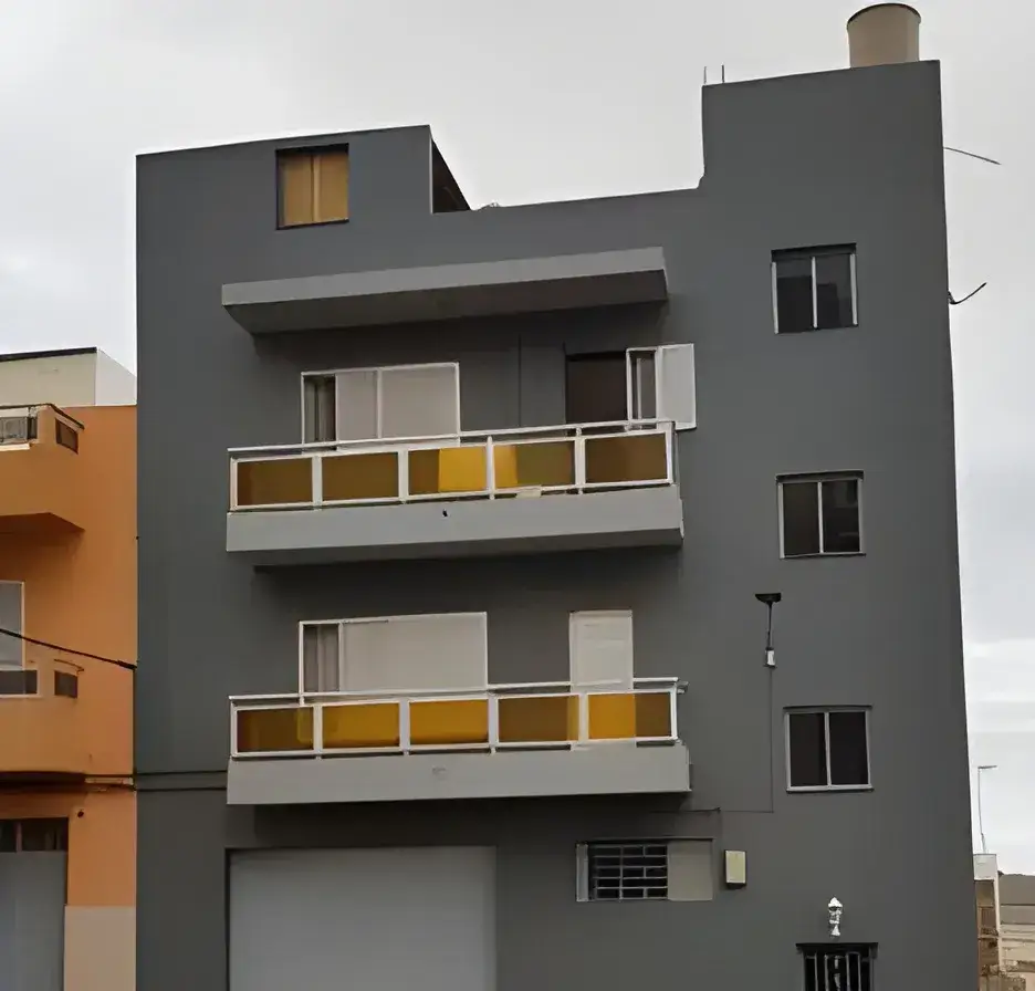 Los Pintores en Córdoba Rehabilitación y pintado de fachada de comunidad en color gris moderno